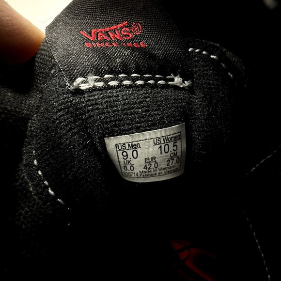 Vans Sk8-Hi Stranger Things Friends Don’t Lie NEW Men 9 Women 10.5 Black Red - Picture 2 of 9